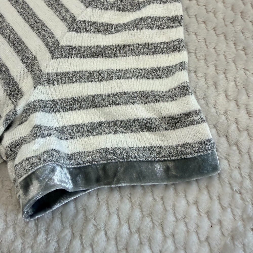 GAP Gray Striped Short Tee w Velvet Trimmed Sleeves - Picture 6 of 8